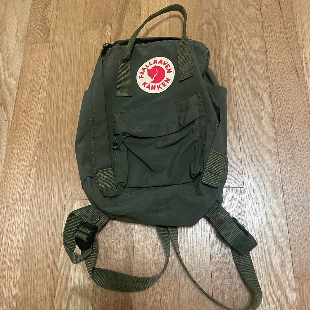 Fjallraven Mini 7L Olive Backpack